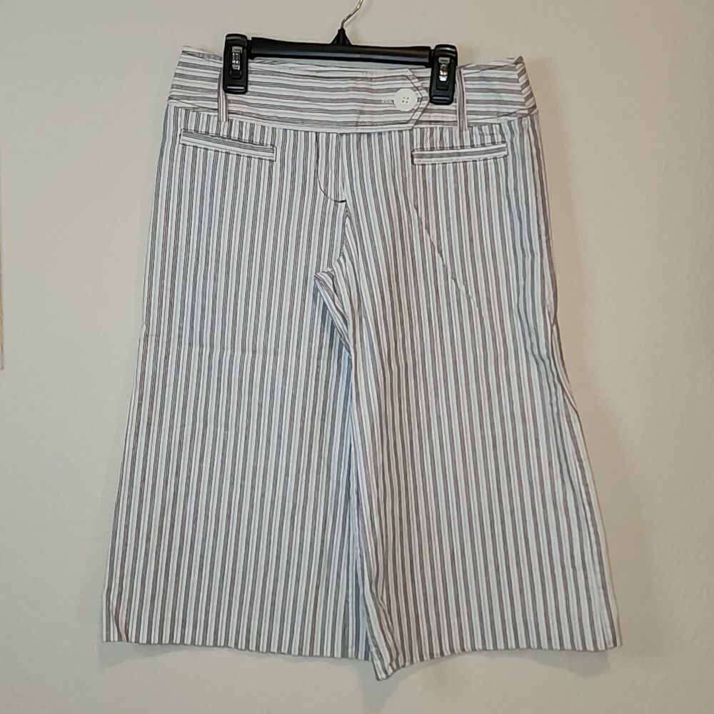 No Boundaries Size 7 Junior Wide Leg Capris Brown and White Stripes